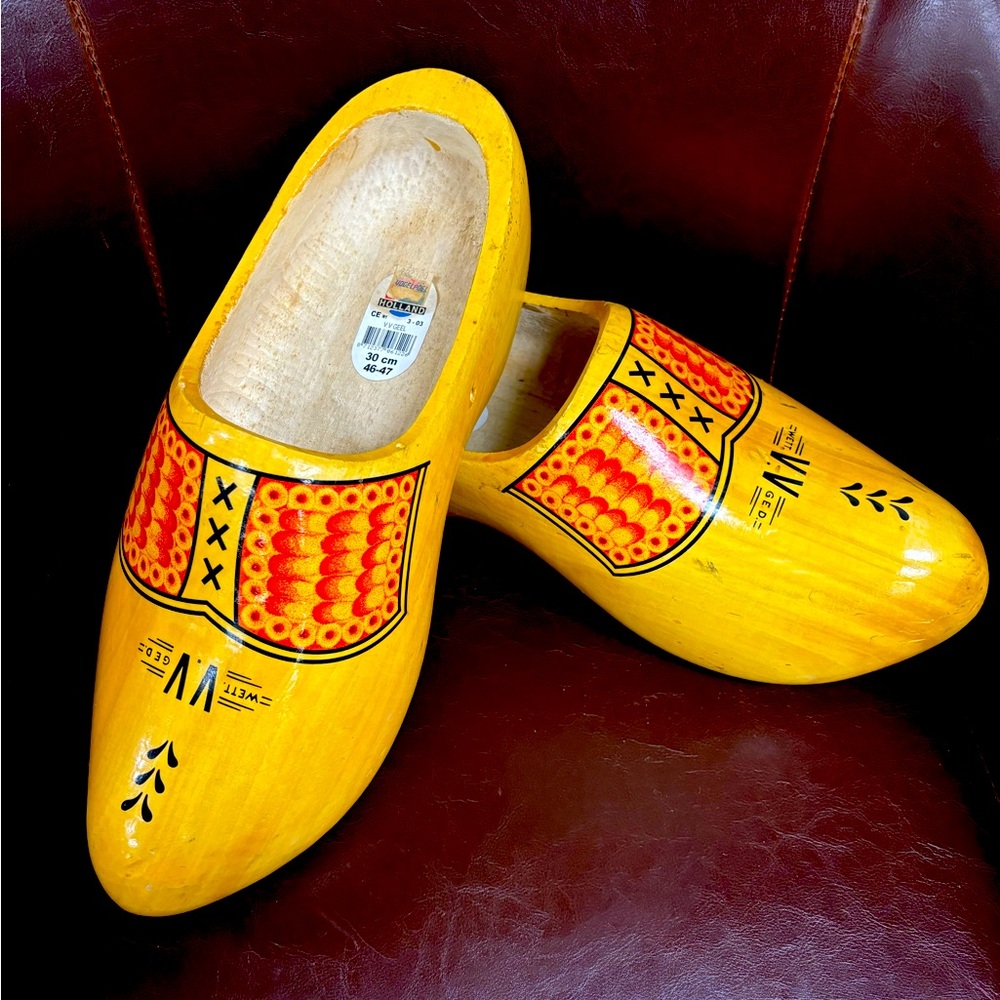 Vintage Wett. Ged V.V. hand carved Dutch clogs